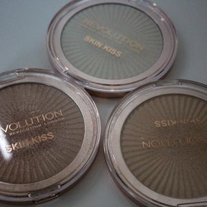 Revolution Beauty Skin Kiss Highlighters - Bundle